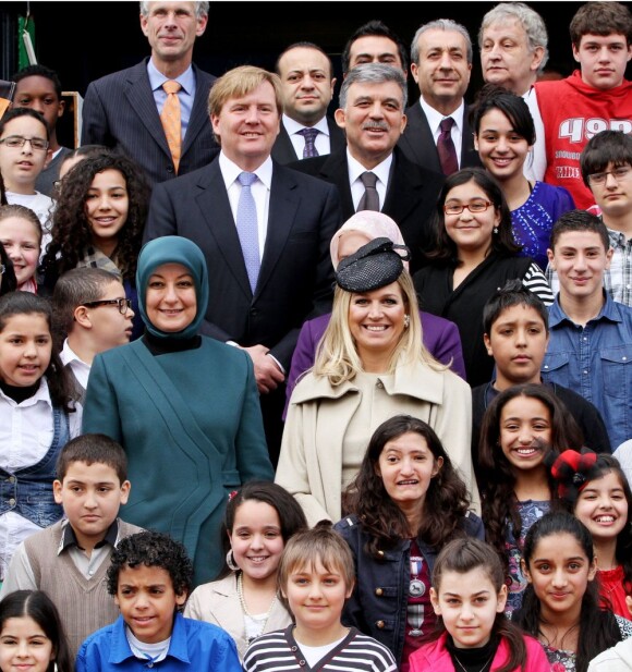 La princesse Maxima et le prince Willem-Alexander des Pays-Bas ont fait découvrir au président de la Turquie Abdullah Gül et à son épouse l'Académie Weekend à Amsterdam, un projet du Fonds Orange, le 18 avril 2012
