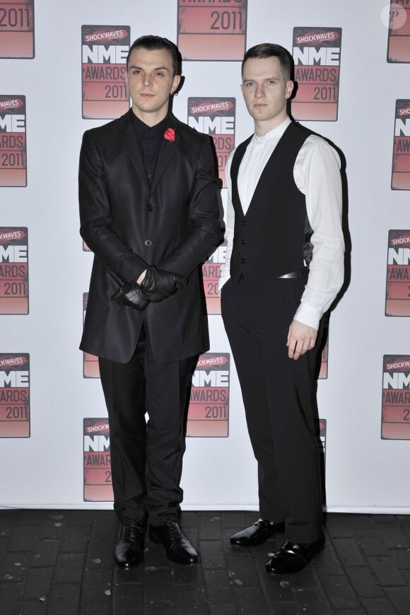 Theo Hutchcraft (à gauche) lors des NME awards en 2011