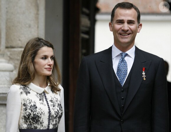Felipe et Letizia d'Espagne présidaient le 23 avril 2012 la cérémonie de remise du Prix Cervantes au poète chilien Nicanor Parra, à l'Université d'Alcala de Henares (centre de l'Espagne).