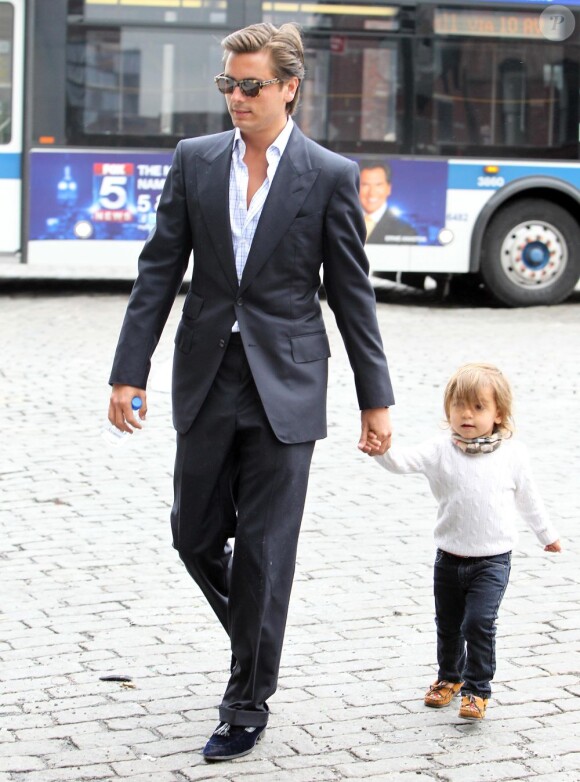 Scott Disick et son fils Mason à New York le 23 avril 2012