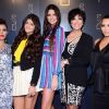 Kourtney et Kim Kardashian entourées de leur mère Kris Jenner et de leurs soeurs Kendall et Kylie Jenner lors de l'ouverture du nouveau restaurant de Scott Disick à New York le 23 avril 2012