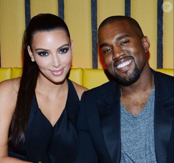 Kanye West et Kim Kardashian lors de l'ouverture du nouveau restaurant de Scott Disick à New York le 23 avril 2012