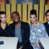 Kim Kardashian, Kanye West, Kourtney Kardashian et Scott Disick lors de l'ouverture du nouveau restaurant de Scott Disick à New York le 23 avril 2012