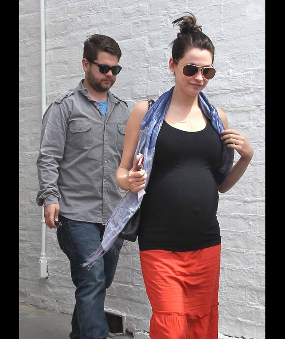 Jack Osbourne et sa fiancée Lisa Stelly sortent de chez leur médecin à Beverly Hills en mars 2012