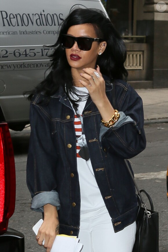 Rihanna, radieuse à New York dans l'après-midi du 24 avril 2012.