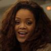 Rihanna dans l'avion pour la Barbade dans le reportage Road To Talk That Talk.