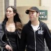 Pete Wentz et sa petite amie Meagan Camper, à Los Angeles, à la sortie d'un magasin Louis Vuitton (mardi 24 avril 2012).