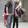Ashlee Simpson accompagnée de son fils Bronx Mowgli et de son boyfriend Vincent Piazza, le mardi 24 avril 2012.