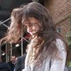 Katie Holmes, les cheveux au vent, le 25 avril 2012 à New York