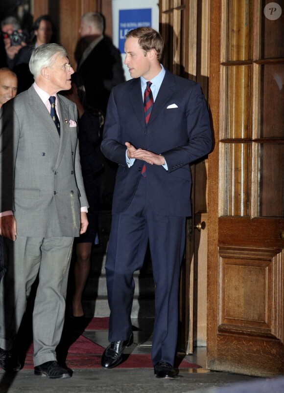 Le prince William et la duchesse Catherine au Goldsmiths Hall le 26 avril 2012 pour une soirée caritative avec des soldats ayant participé en début d'année à la reconstitution de la "course au Pôle Sud" pour le centenaire du duel des explorateurs Scott et Amundsen.