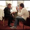 Exclusif : Johnny Hallyday et son guitariste Robin Lemesurier après le concert du 24 avril pour un debrieffing en loge