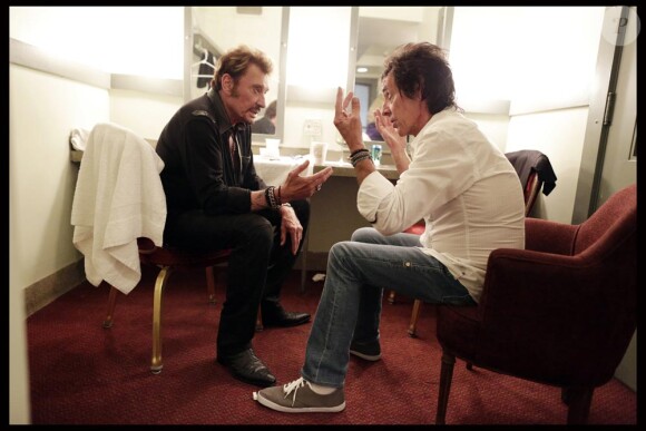 Exclusif : Johnny Hallyday et son guitariste Robin Lemesurier après le concert du 24 avril pour un debrieffing en loge