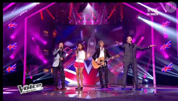 Les 4 coachs de The Voice : Jenifer, Garou, Florent Pagny et Louis Bertignac sur la scène de l'émission