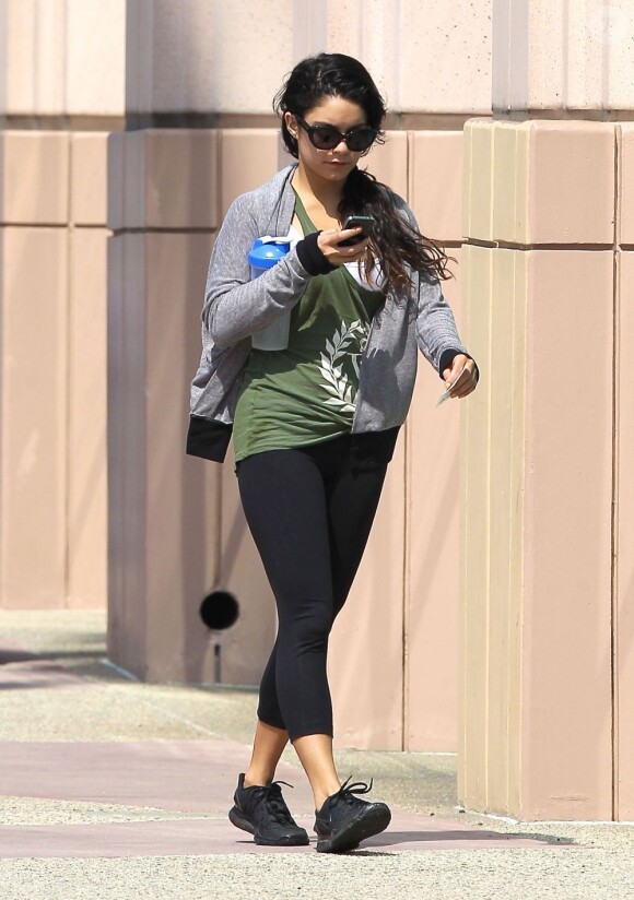 Vanessa Hudgens débutait sa journée par une petite séance de sport. Los Angeles, le 30 avril 2012.