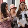 Vanessa Hudgens s'est rendue au restaurant Sun Cafe à Studio City pour déjeuner avec sa mère et sa petite soeur. Le 30 avril 2012.