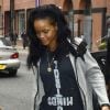 Au naturel, Rihanna sort d'un studio d'enregistrement à New York le 2 mai 2012