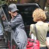 Sandra Bullock va chercher son fils Louis à l'école à Los Angeles le 3 mai 2012