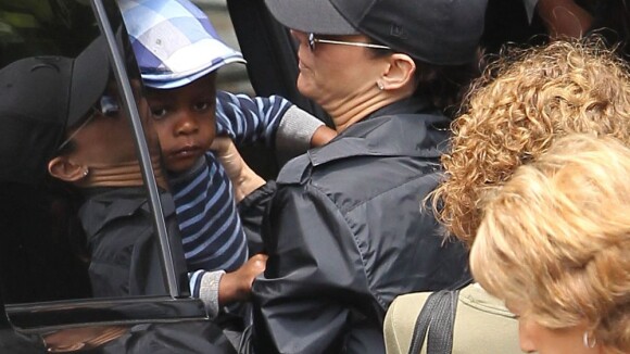 Sandra Bullock bichonne son fils Louis au quotidien
