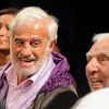 Jean-Paul Belmondo et son ami Charles Gérard assistent au match de boxe du Français Hassan N'Dam, à Levallois-Perret, le 4 mai 2012.
