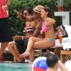Shemar Moore, en très charmante compagnie, à la piscine de son hôtel, à Miami, le vendredi 4 mai 2012.