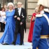 Le comte Carl Johan Bernadotte de Wisborg (ici avec sa femme Gunnila lors du mariage de Victoria de Suède le 19 juin 2010), dernier arrière-petit-enfant vivant de la reine Victoria du Royaume-Uni et oncle du roi Carl XVI Gustaf de Suède, est mort samedi 5 mai 2012 à Ängelholm.