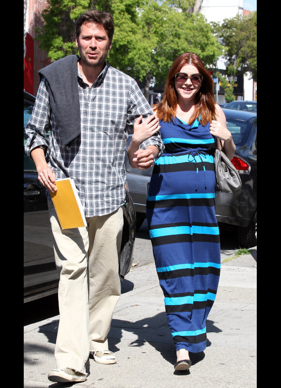 Alyson Hannigan, enceinte de son deuxième enfant, et son mari Alexis Denisof, à Los Angeles, le 5 mai 2012