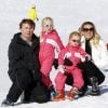 Le prince Friso des Pays-Bas, la princesse Mabel et leurs fillettes les comtesses Luana et Zaria lors de leurs vacances d'hiver à Lech, dans les Alpes autrichiennes, en février 2011. Un an avant l'accident du prince, tombé dans le coma après avoir été pris dans une avalanche.