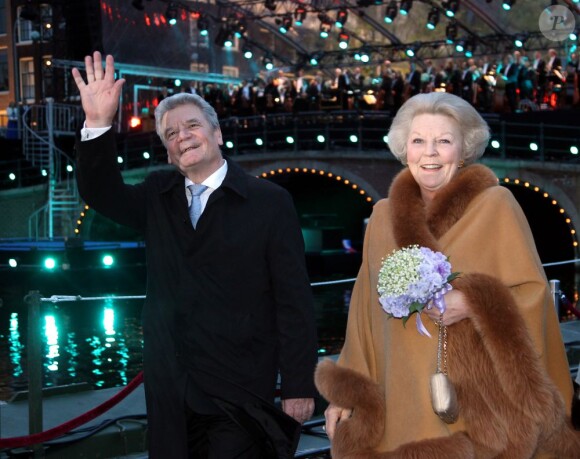 La reine Beatrix des Pays-Bas recevait le 6 mai 2012 la visite officielle du nouveau président allemand Joachim Gauck.