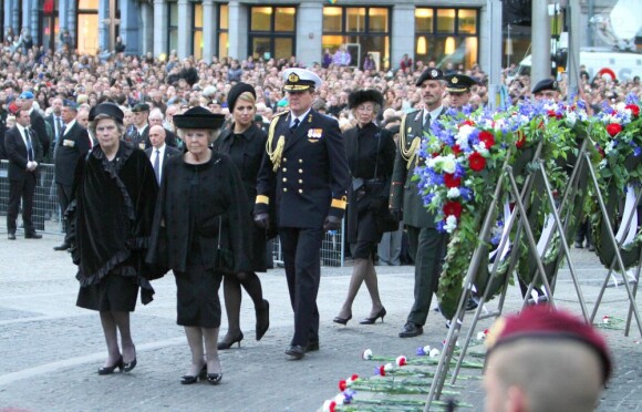 La reine Beatrix, le prince Willem-Alexander et la princesse Maxima des Pays-Bas assistaient le 4 mai 2012 à Amsterdam aux commémorations de la Seconde Guerre mondiale.