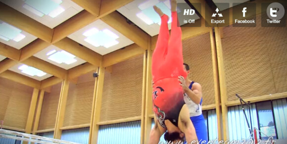 Dans le nouvel épisode de sa série ''Sébastien Chabal teste les Jeux olympiques'', le rugbyman s'attaque à la gymnastique et plus particulièrement aux barres parallèles, spécialité de Yann Cucherat, double champion d'Europe. Impressionnant !