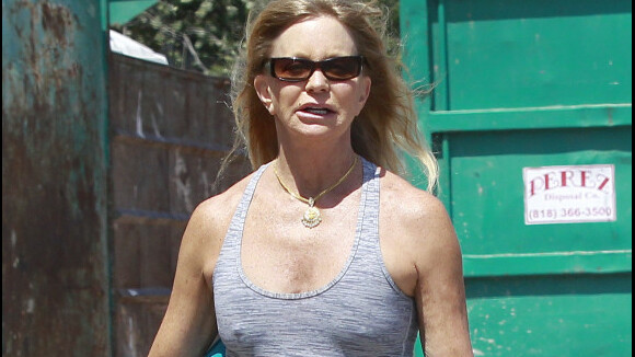 Goldie Hawn dévoile sa silhouette de rêve mais une petite mine