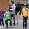 Victoria et David Beckham et leurs quatre enfants à Los Angeles, le 17 mars 2012.