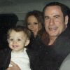 Kelly Preston, John Travolta et leur fils Benjamin à New York, le 10 décembre 2011.