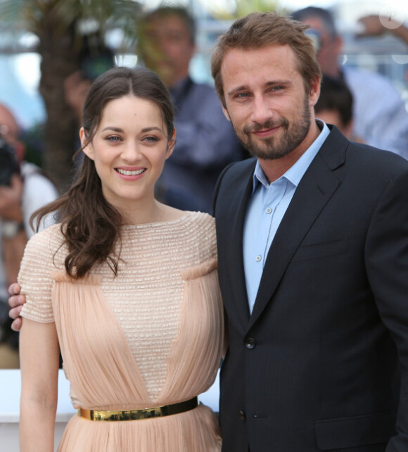 Marion Cotillard et Matthias Schoenaerts lors du photocall du film De rouille et d'os, au Festival de Cannes le 17 mai 2012.
