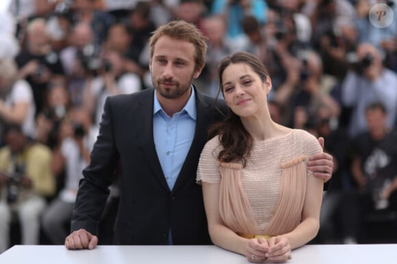 Marion Cotillard et Matthias Schoenaerts lors du photocall du film De rouille et d'os, au Festival de Cannes le 17 mai 2012.