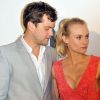 Joshua Jackson, pris en flagrant délit les yeux plongés dans le décolleté de sa compagne Diane Kruger lors de la soirée Calvin Klein à la villa Saint Georges. Cannes, le 17 mai 2012.