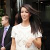Kim Kardashian sort de son hôtel à Londres pour se rendre à une séance de promo le 17 mai 2012