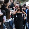 Leïla Bekhti arrive au Grand Journal de Canal + sur la plage du Majestic à Cannes le 18 mai 2012