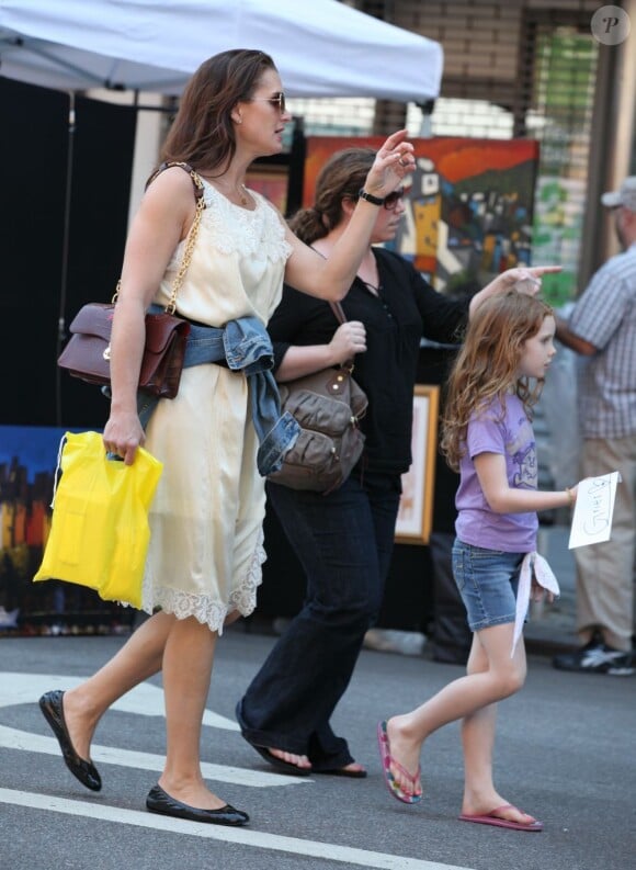 Brooke Shields avec ses filles au marché aux puces de West Village, à Los Angeles, le 20 mai 2012.