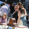 Brooke Shields avec ses filles Grier et Rowan au marché aux puces de West Village, à Los Angeles, le 20 mai 2012.