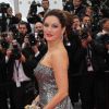 Kelly Brook lors de la montée des marches le 21 mai 2012 dans le cadre du Festival de Cannes lors de la présentation du film d'Alain Resnais Vous n'avez encore rien vu