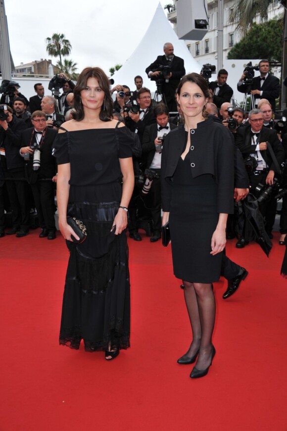 Marina Hands et Aurélie Filippetti lors de la montée des marches le 21 mai 2012 dans le cadre du Festival de Cannes lors de la présentation du film d'Alain Resnais Vous n'avez encore rien vu