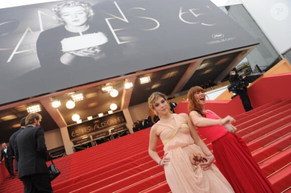 Alysson Paradis lors de la montée des marches le 21 mai 2012 dans le cadre du Festival de Cannes lors de la présentation du film d'Alain Resnais Vous n'avez encore rien vu