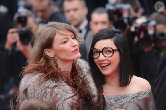 Le duo Brigitte lors de la montée des marches le 21 mai 2012 dans le cadre du Festival de Cannes lors de la présentation du film d'Alain Resnais Vous n'avez encore rien vu