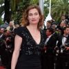 Emmanuelle Devos le 21 mai 2012 lors de la montée des marches pour la présentation du film Vous n'avez encore rien vu dans le cadre du 65ème Festival de Cannes