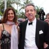 Michel Creton bien accompagné le 21 mai 2012 lors de la montée des marches pour la présentation du film Vous n'avez encore rien vu dans le cadre du 65ème Festival de Cannes