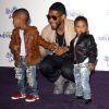Usher et ses fils en février 2011