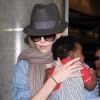 Charlize Theron et son fils Jackson à l'aéroport de Los Angeles le 22 mai 2012