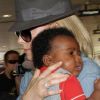 Charlize Theron et son fils Jackson à l'aéroport de Los Angeles le 22 mai 2012