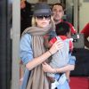 Charlize Theron et son fils Jackson, arrivent à l'aéroport Los Angeles le 22 mai 2012